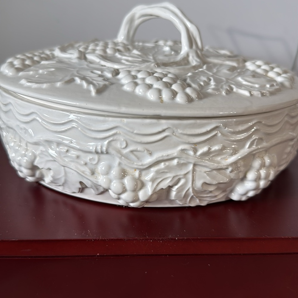 ARNELS 1970 Vintage Grape Ceramic Lidded Dish Bowl Container Grapes 3D